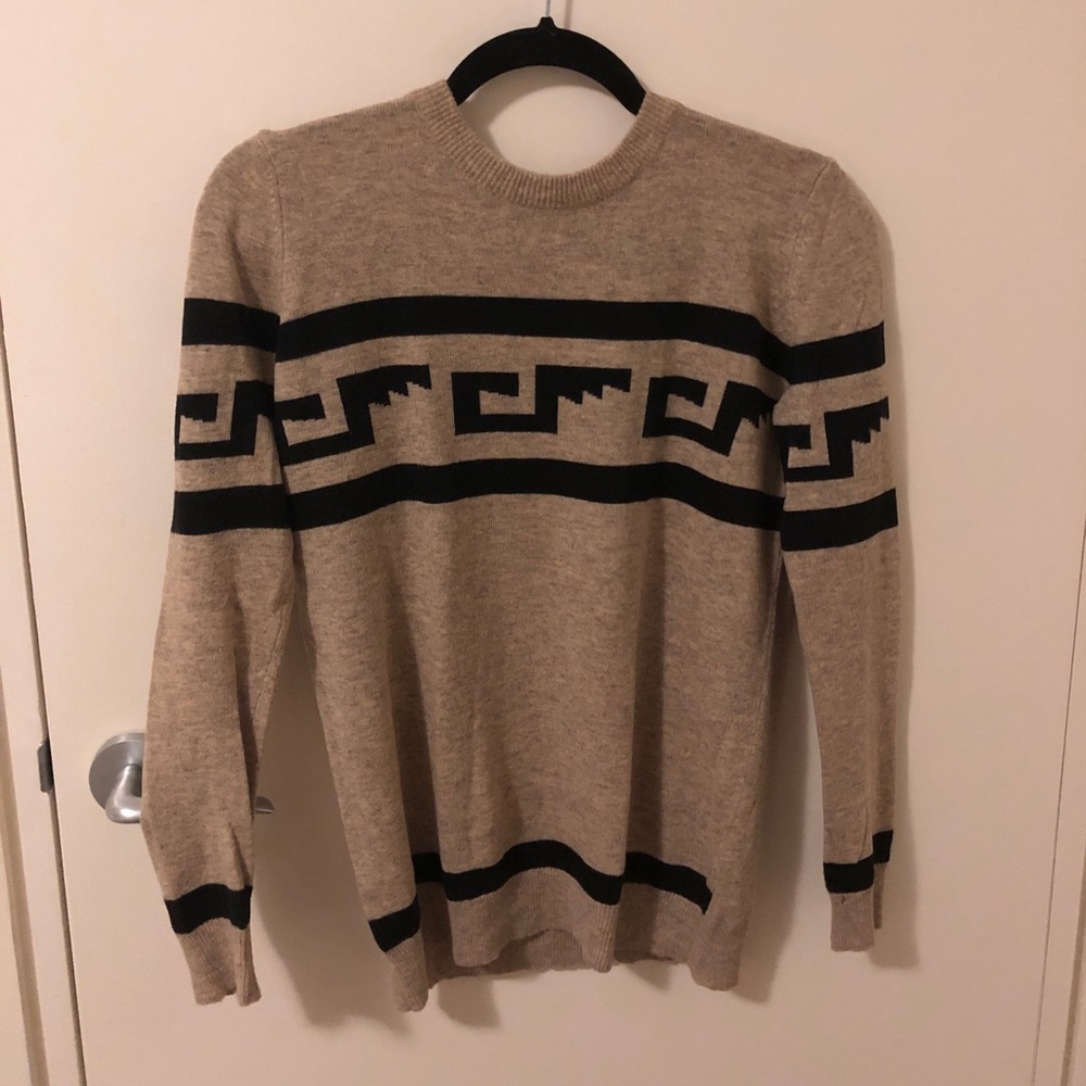 Beige forever 21 sweater with black design